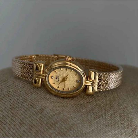 Mount – Minimalistische ovale goldene Vintage-Damenuhr