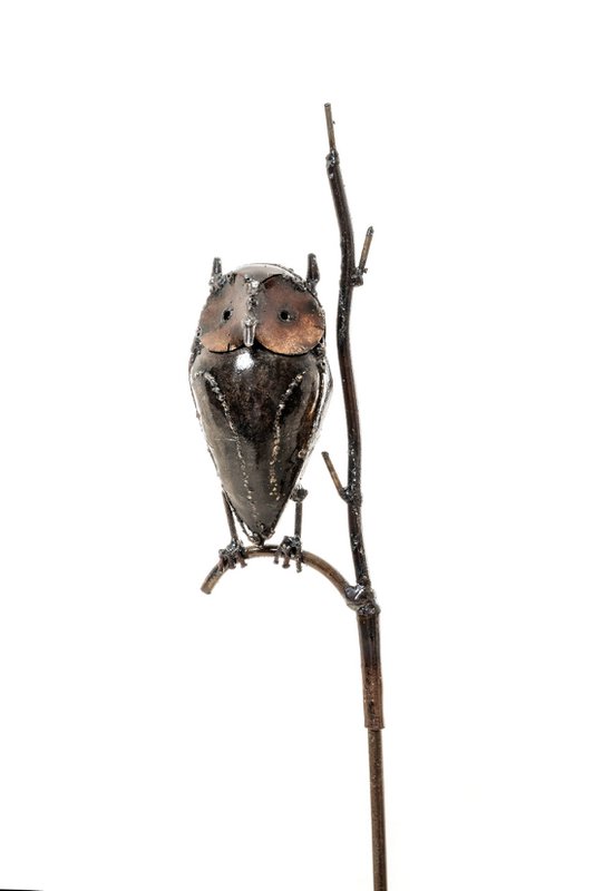 ZIMBA-ARTS CHOUETTE NATUREL EN MÉTAL SUR BÂTON