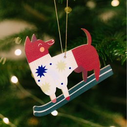Julehund på ski ornament, juletræ hængende indretning