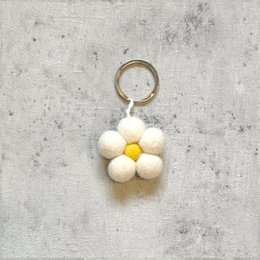Keyring flower white