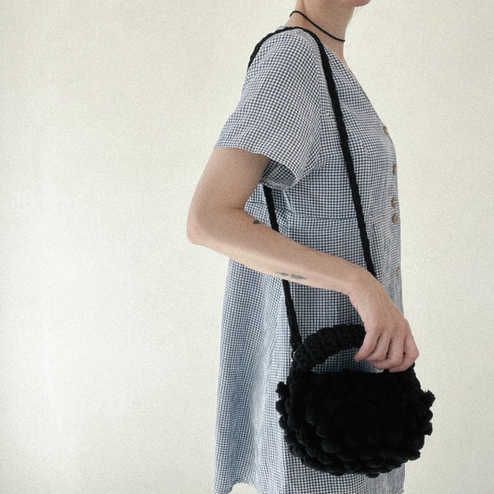 ¨ half Moon ”Pom Pom Pom Borse con cinturino a traversa nero