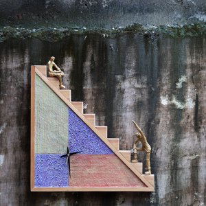 Wandklok van papier-maché - Een verhaal van een metgezel