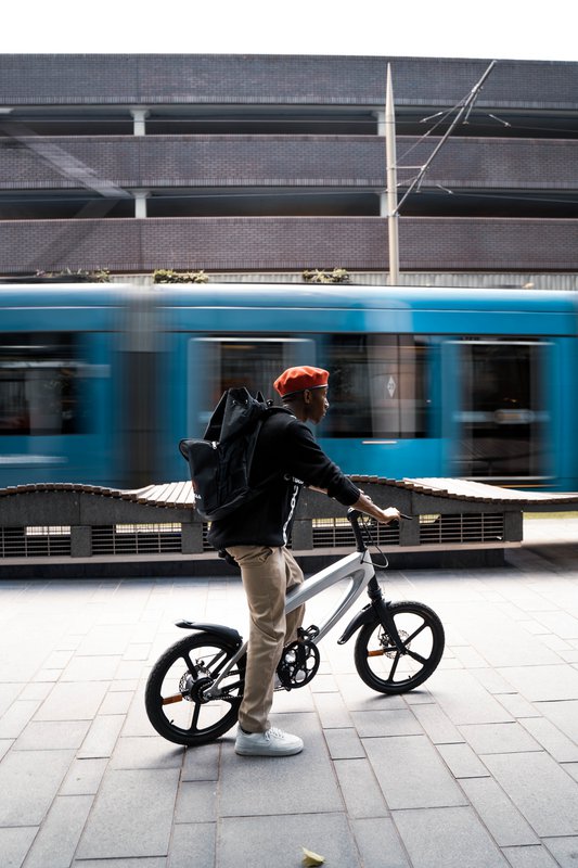 Cruzaa pedalstøttende Bluetooth elcykel Carbon Black