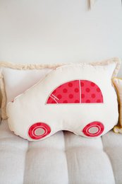 Cuscino decorativo per auto "Punti rossi"