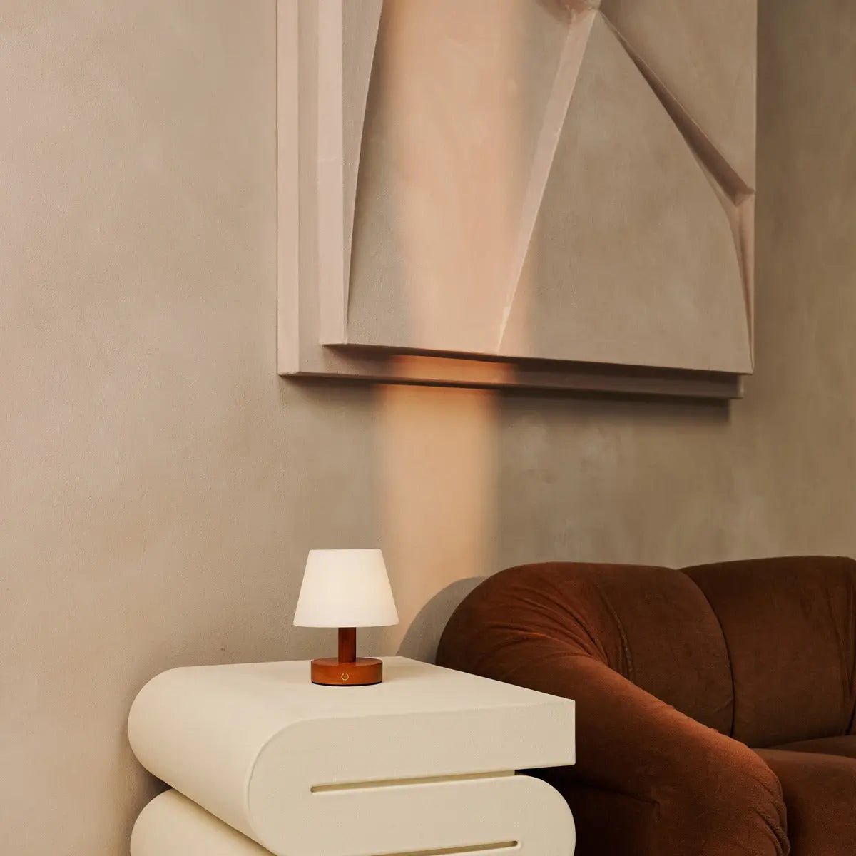 Teddy Chestnut Brown genopladelig træbordlampe
