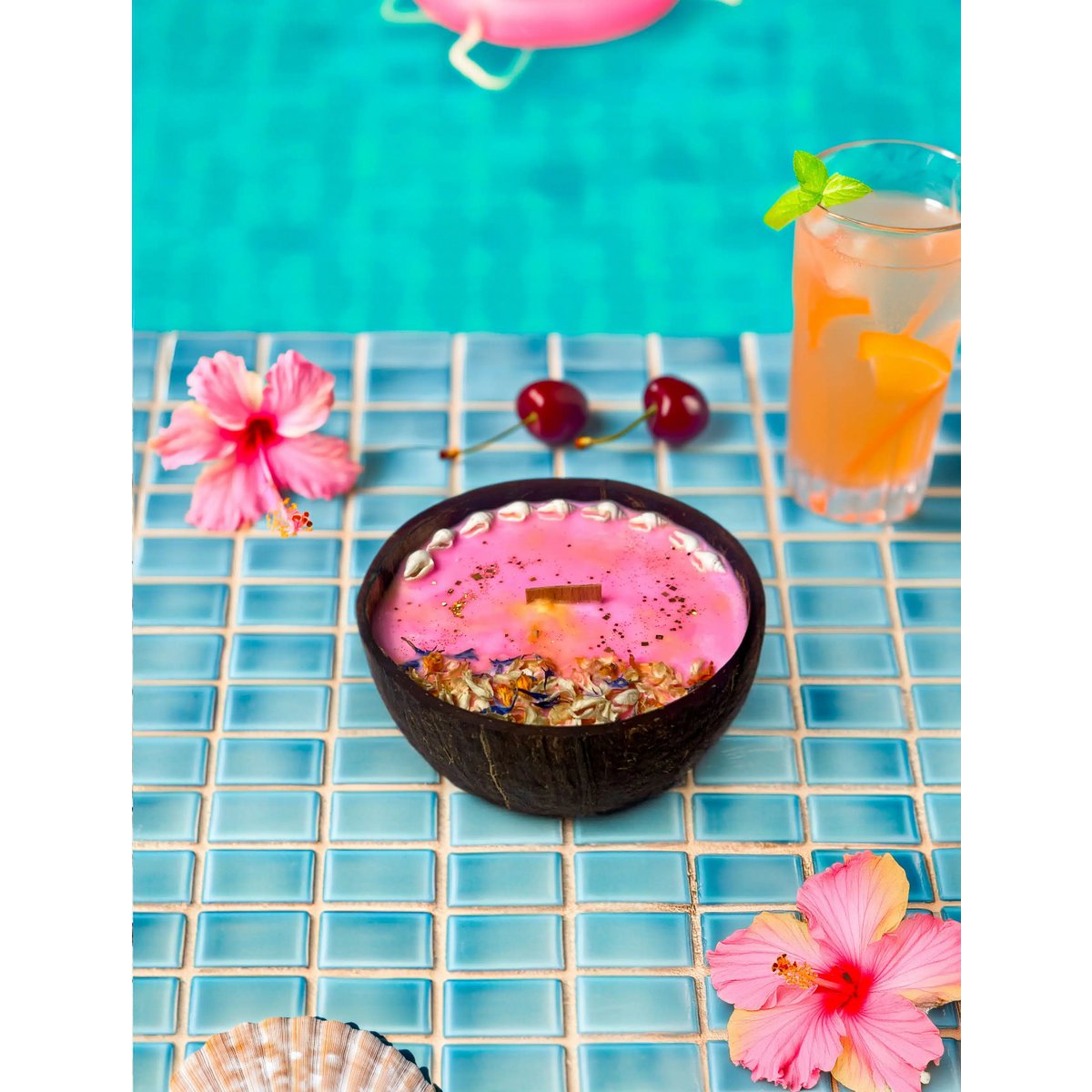 Candle Ibiza - Coconut - Passion, Raspberry, Hibiscus shell