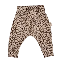 Pants with mini leopard print, baby pants in sizes 92, 86, 80, 74, 68, 62, 56, 50. The pants feature a mini leopard print pattern in neutral tones.