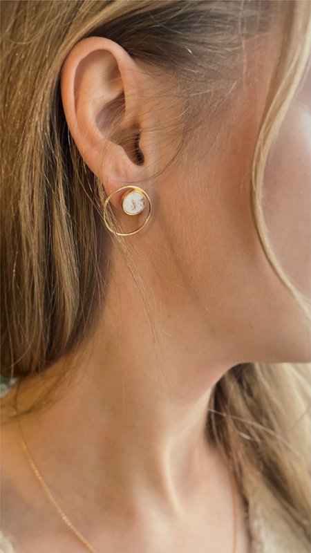 Boucles d'oreilles avec opale en pierre blanche en cercle