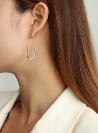 Pendientes de aro con clip de papel de diseño minimalista