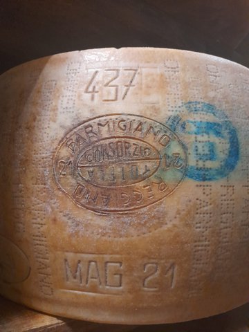 Parmigiano Reggiano DOP - 60 months aged  1 kg price/pc