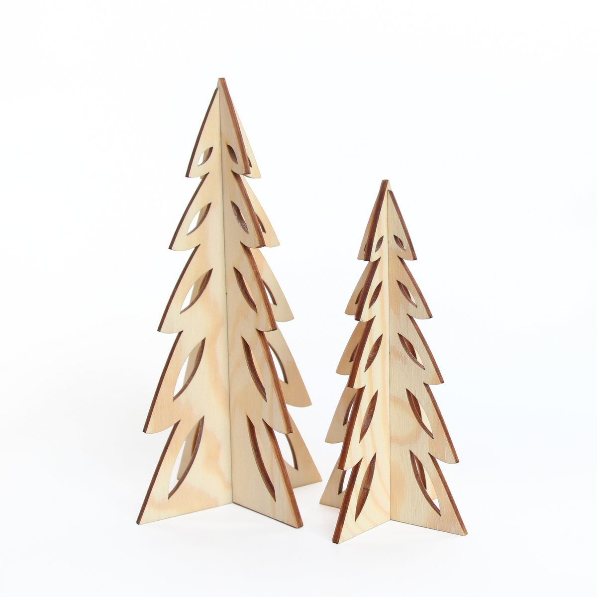 Weihnachtsbäume aus Holz - Drei