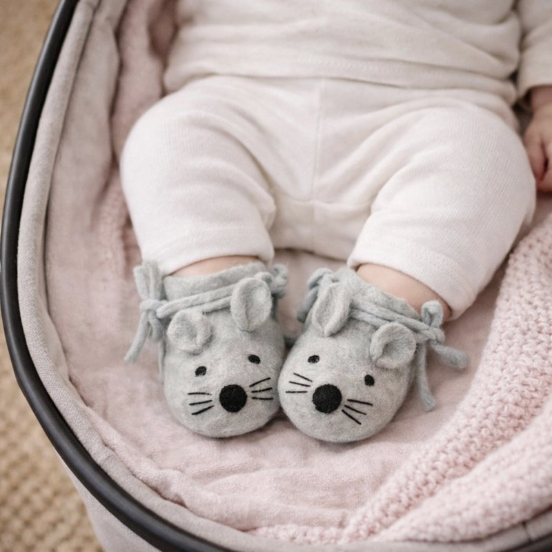 Zapato bebe gris raton