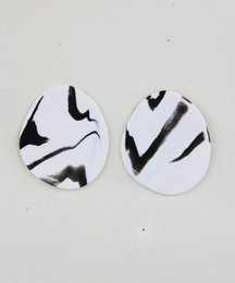 Elegant drop earrings with a modern, abstract black and white pattern design. The oval-shaped earrings feature a striking monochrome print that adds a stylish touch to any outfit.