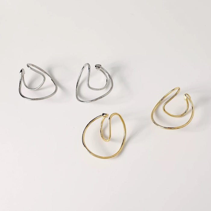 Ear Cuff con linea fluida geometrica 3D: un paio