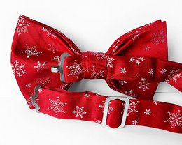Bowtie - Red with snowflakes