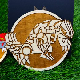Hölzerne farbenfrohe Pokémon -Untersetzer, Groudon, Geek Decor, Nerd Room Anime Fan Geschenke Hauswarming