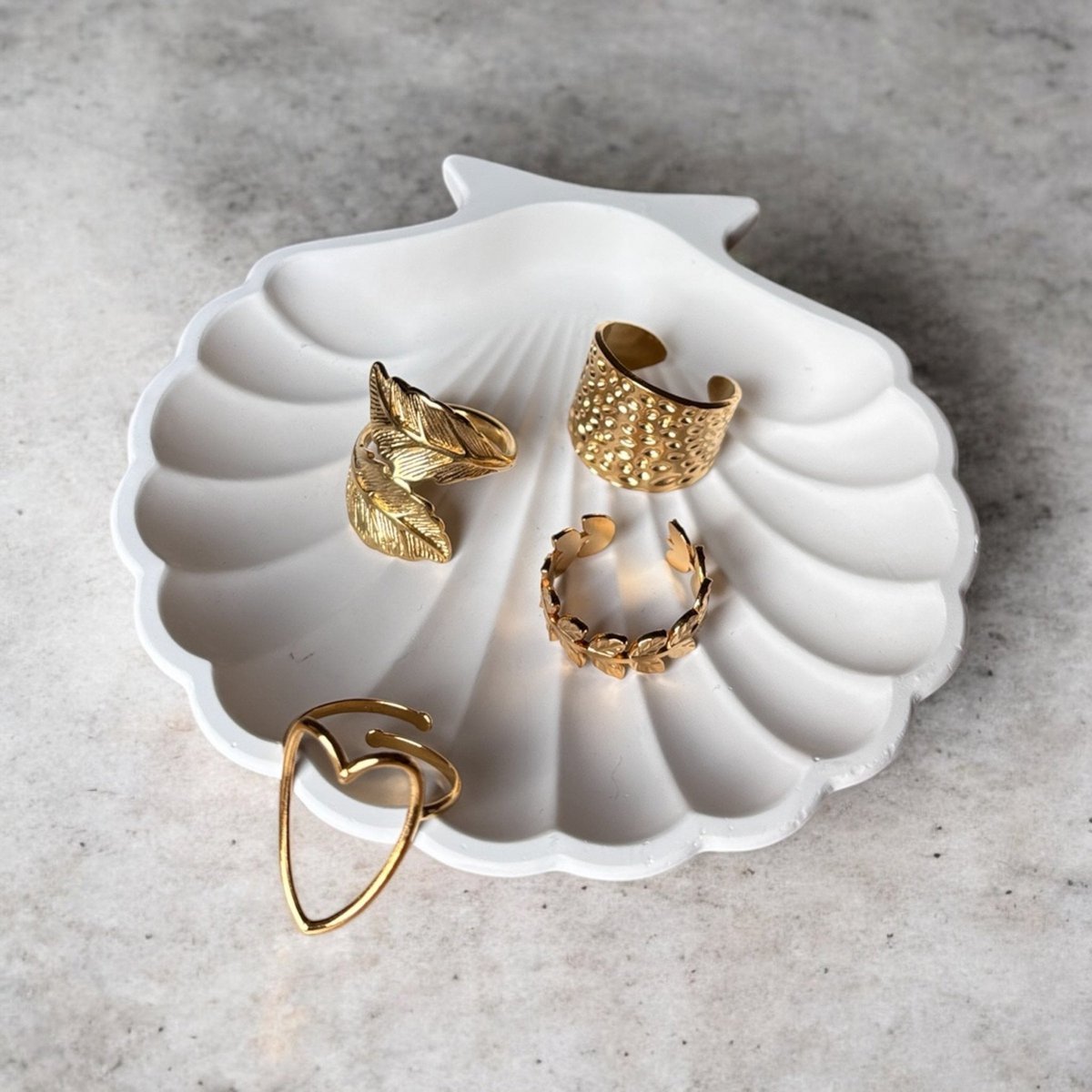 Ramka w kształcie serca – wodoodporny pierścionek w kształcie serca ze złotej stali