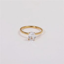 Tabby - Anello in oro con cristallo solitario anniversario