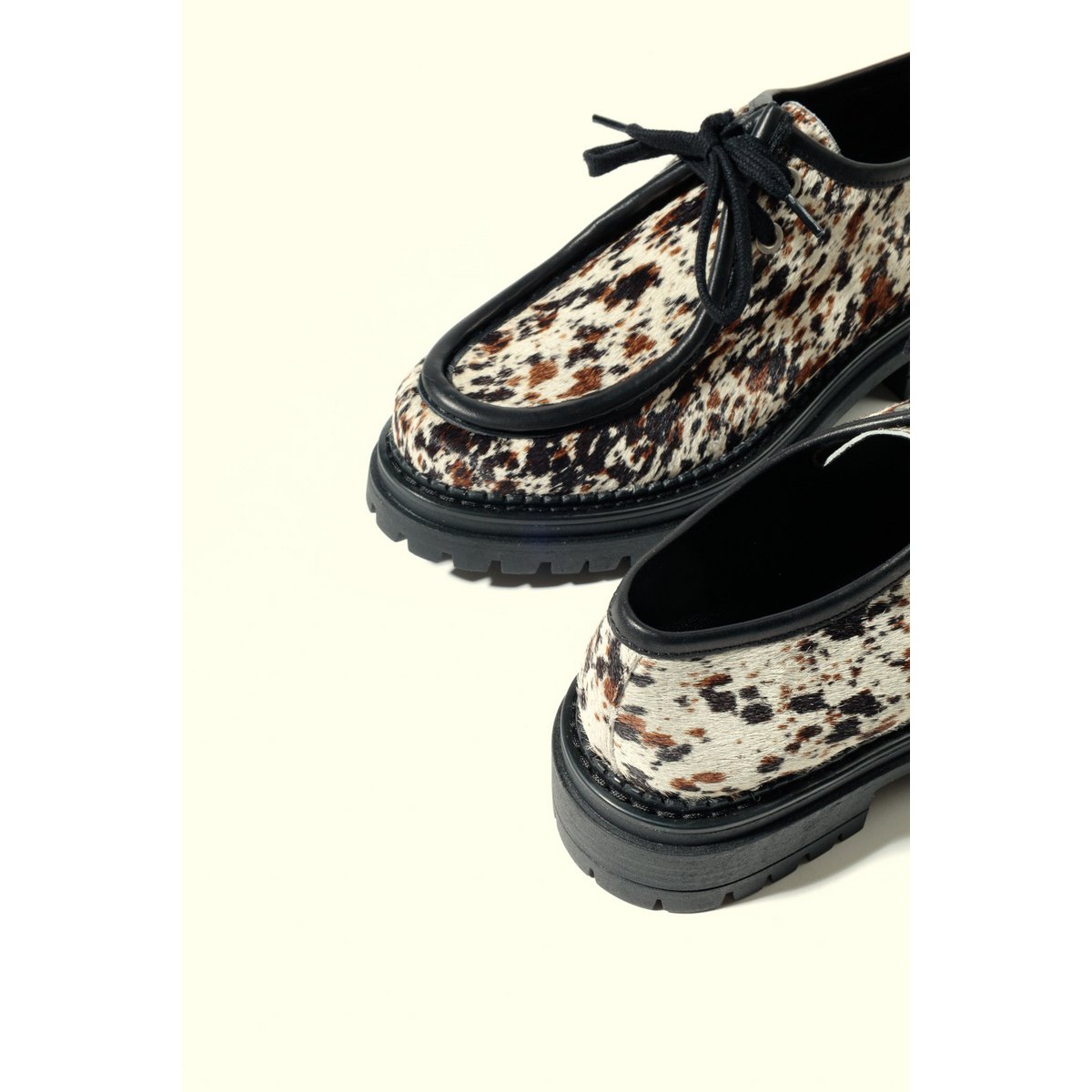 ODDA COW PRINT – Wallabee-Schuhe mit dicker Sohle