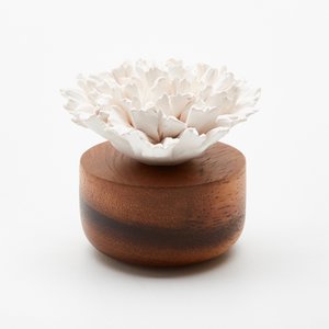 Japanese Carnation Diffuser - White