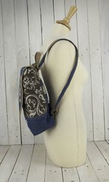 Domelo Trachten Rucksack/ Umhängetasche für Mädchen. Backpack aus Jeansstoff und Canvas mit Reh-Motiv