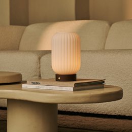 Lilly mørkebrun genopladelig lampe