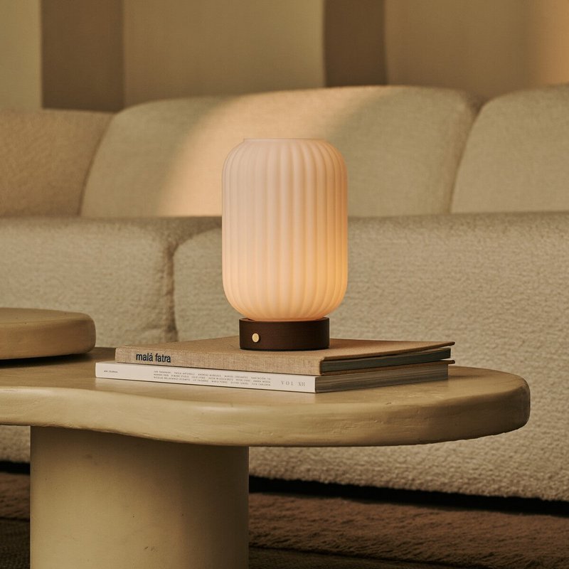 Lilly mørkebrun genopladelig lampe