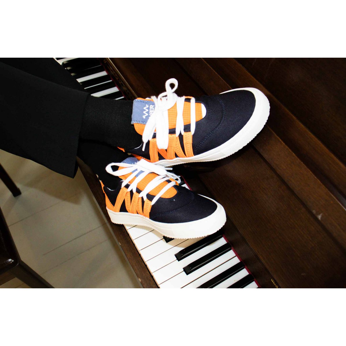 STARK Baskets Phoenix Noir Orange