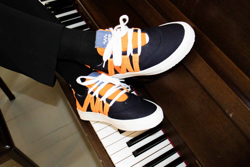 STARK Sort Orange Phoenix Unisex sko