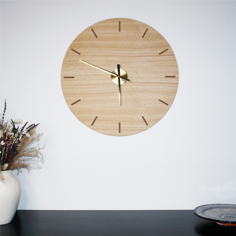 Clock with engraved lines - Ø 60 Oak Brass