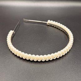 Fine pearl headband for simple bridal hairstyles