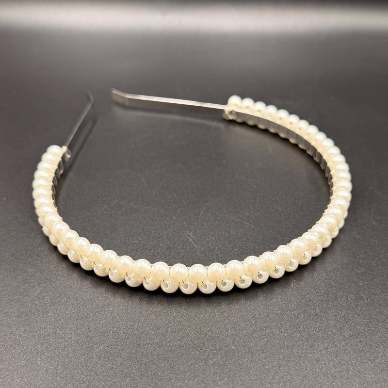 Fine pearl headband for simple bridal hairstyles