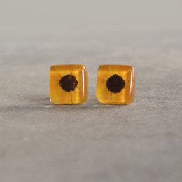 Orecchini a bottone girasole in vetro riciclato e argento sterling 925
