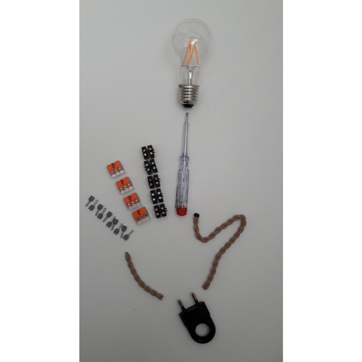 M. Bright One sur une corde ; * Lampe suspendue * Dutch Design * Le cordon de 75 cm ressemble à une vraie corde * Facilement réglable en hauteur
