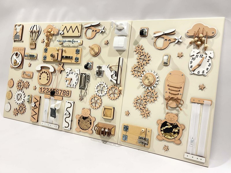 Conseil animé mural - Panneau d'activité en bois Montessori
