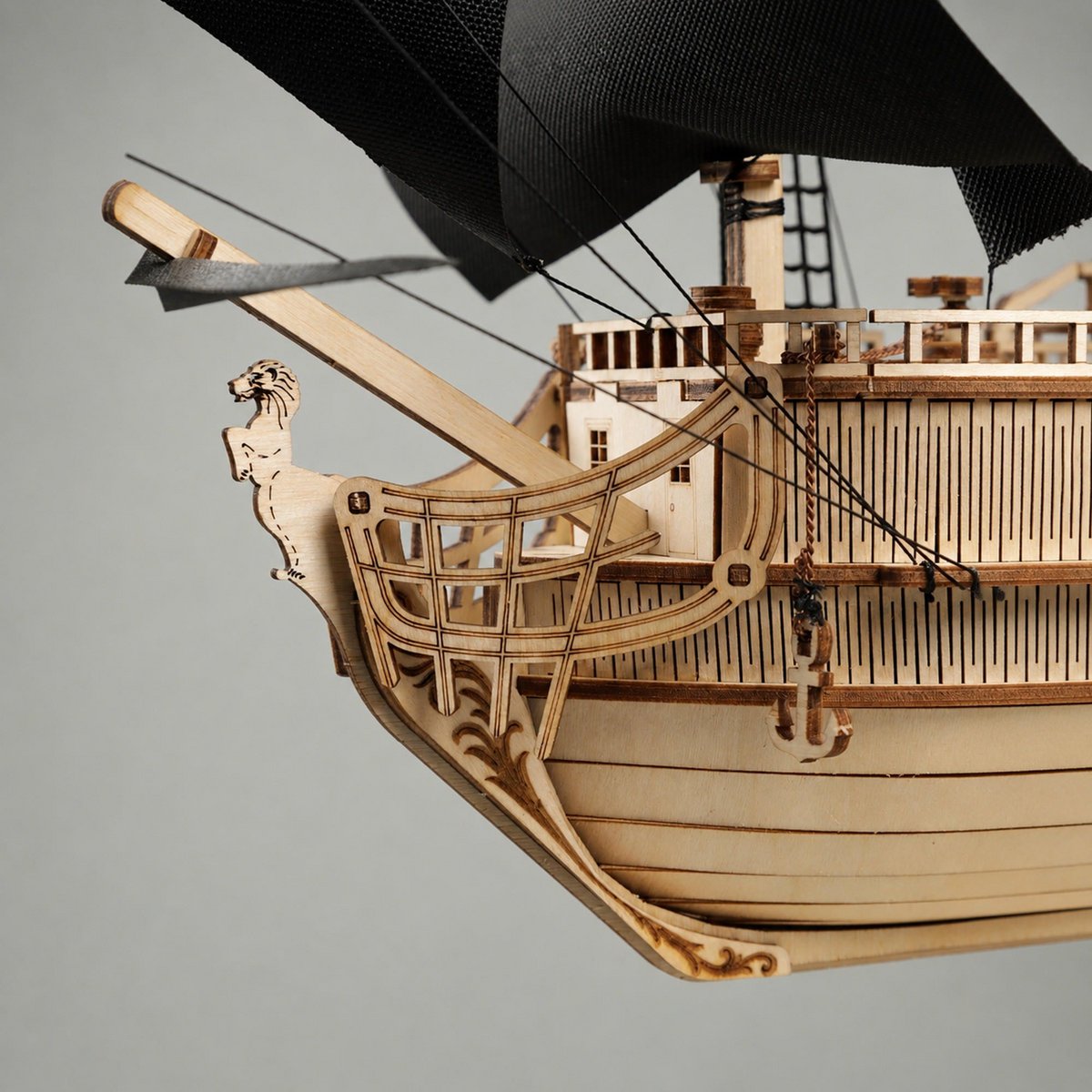 Galeone aus Holz mit LED-Beleuchtung – 3D-Holzpuzzle 583 Teile, Schiffsmodell mit Segeln und Takelage, Modellbausatz ab 12