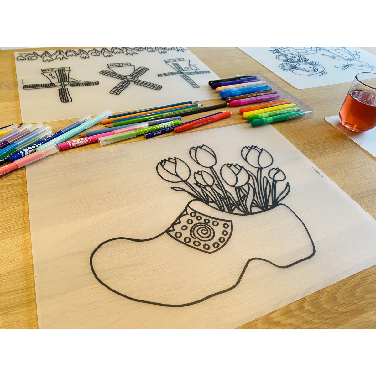 Recolorable place mat Tulips in Clog