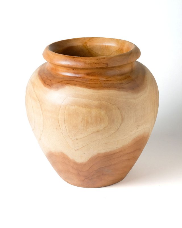 Samàn Kayoa Vase en bois naturel décoratif.