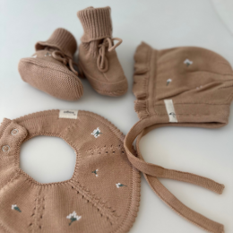 Knitted Bib - Flora - Sunbaked bloom