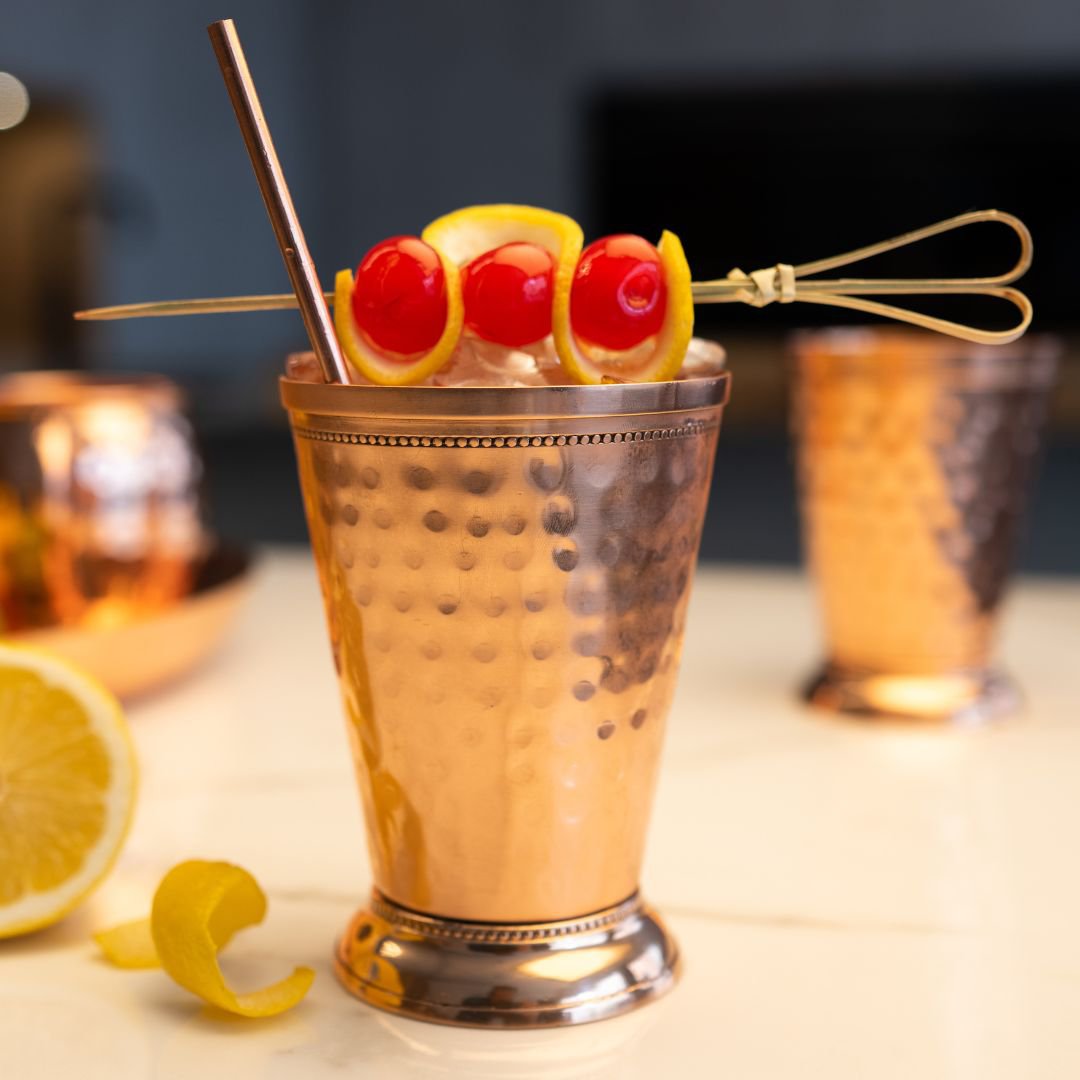 Valia copper cup set - 4x cocktail cups (hammered, Roman-embossed style, 300 ml) + 6-piece accessory set