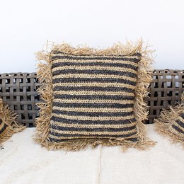 Sunda - housse de coussin en raphia à rayures noires - 50cm