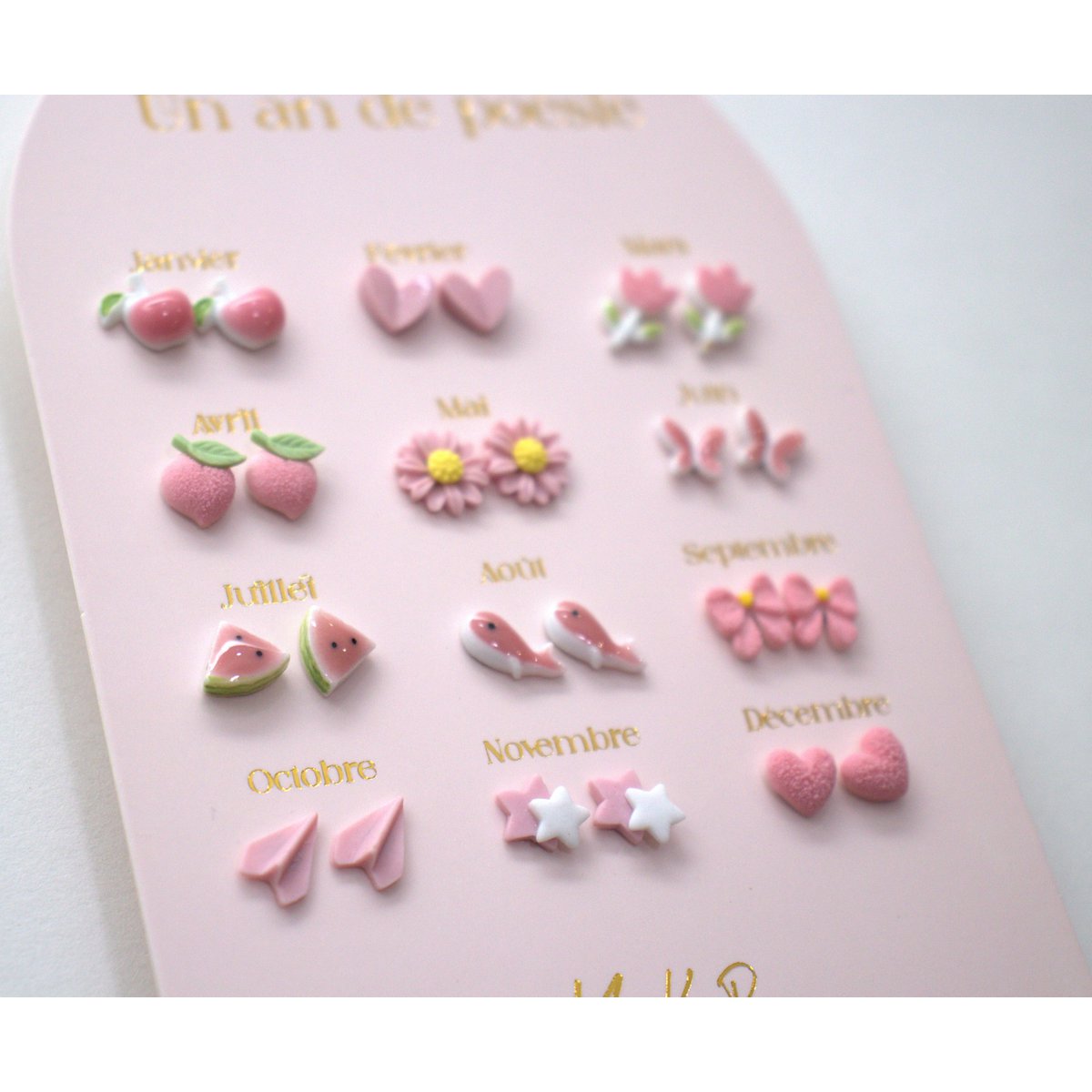 Coffret 12 Boucles d'Oreilles Céramique — Un An de Poésie rose