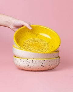Keramikschale für Knoblauchreibe – gesprenkeltes Gelb – großer Zimt