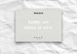 Opstrijkapplicatie "Kom op, we gaan te ver." – DTF-overdracht, zwart/wit