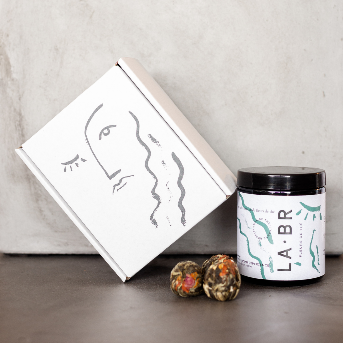 Flowerbomb Experience, Mix