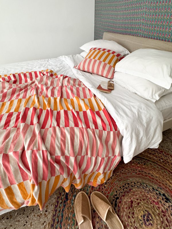 Mojo Pink Jacquard Throw – Blødt børstet bomuld