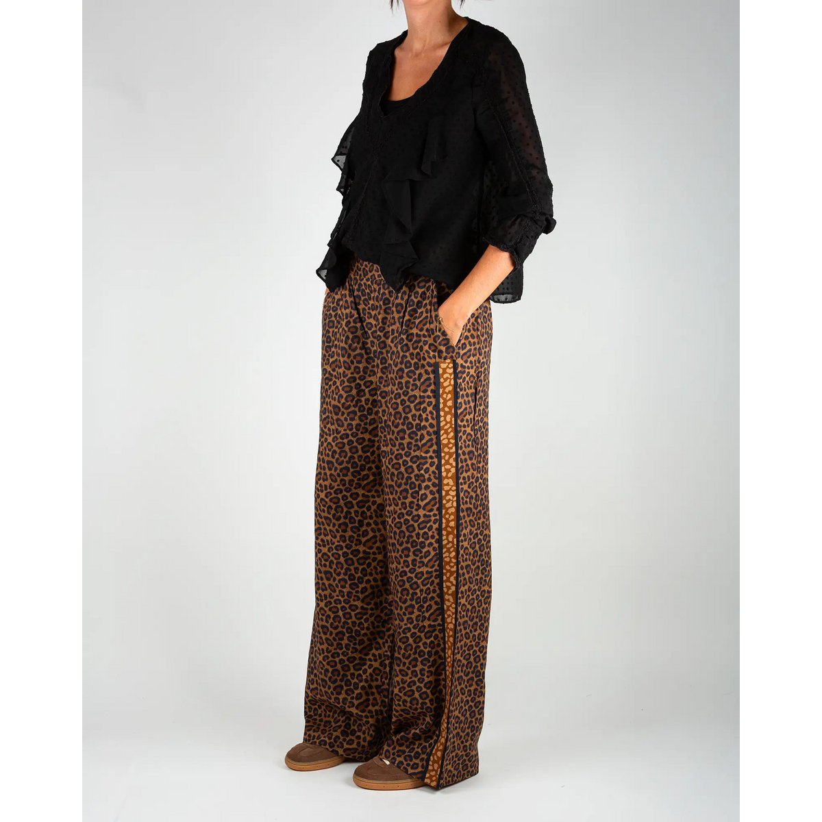 Pantaloni fluidi da donna con stampa leopardata marrone