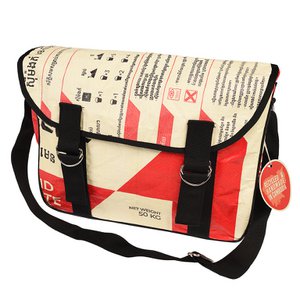Kuriertasche aus recyceltem Zement