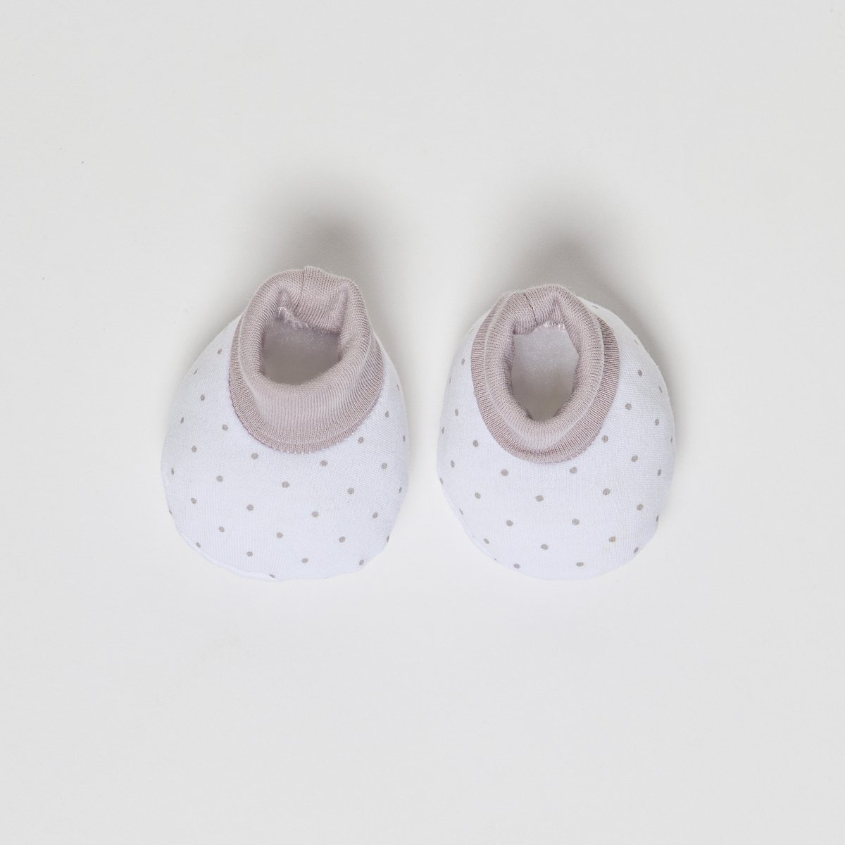 SET 4 STUKS (MUTS+HANDSCHOENEN+SLABBER+SOKKEN) VOOR NIEUWBORGEN (0-6 MAANDEN) - 100% KATOEN - MOD. BEIGE
