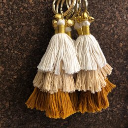 Llavera luna -leena boras marrón - encanto de la bolsa - algodón orgánico - hecho a mano en nepal - percha de la bolsa